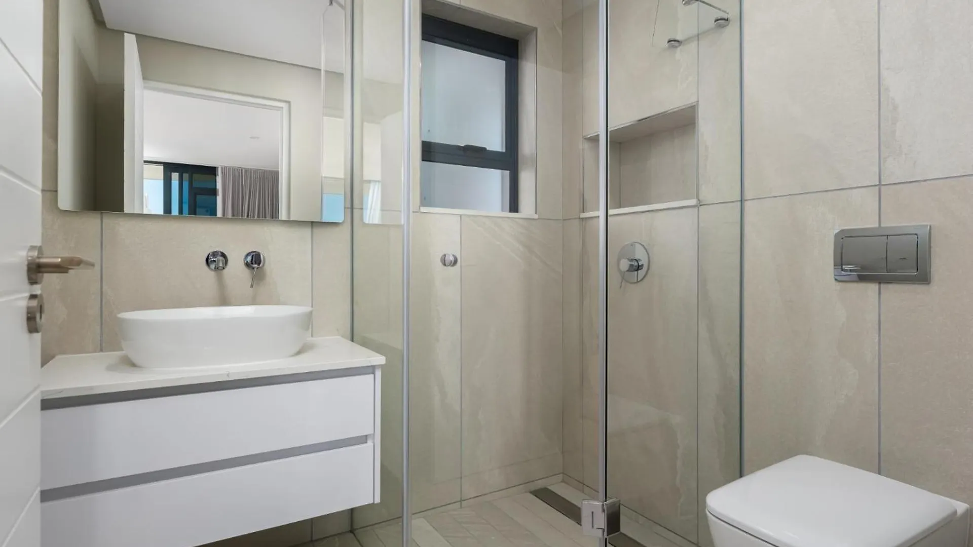 Modern Studio W Views In Cape Town Bantry Condo