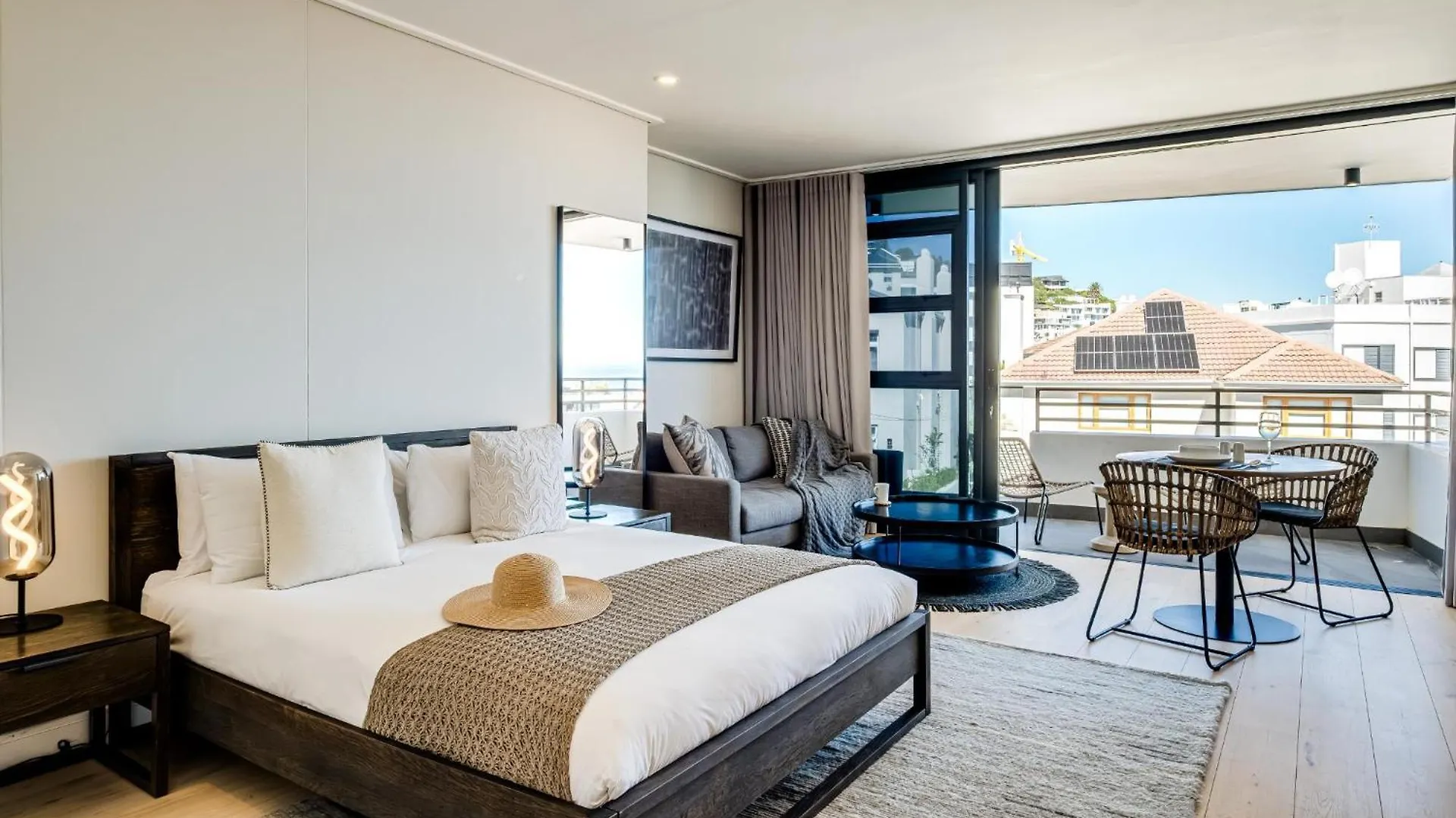 Apartment Modern Studio W Views In Cape Town Bantry Condo