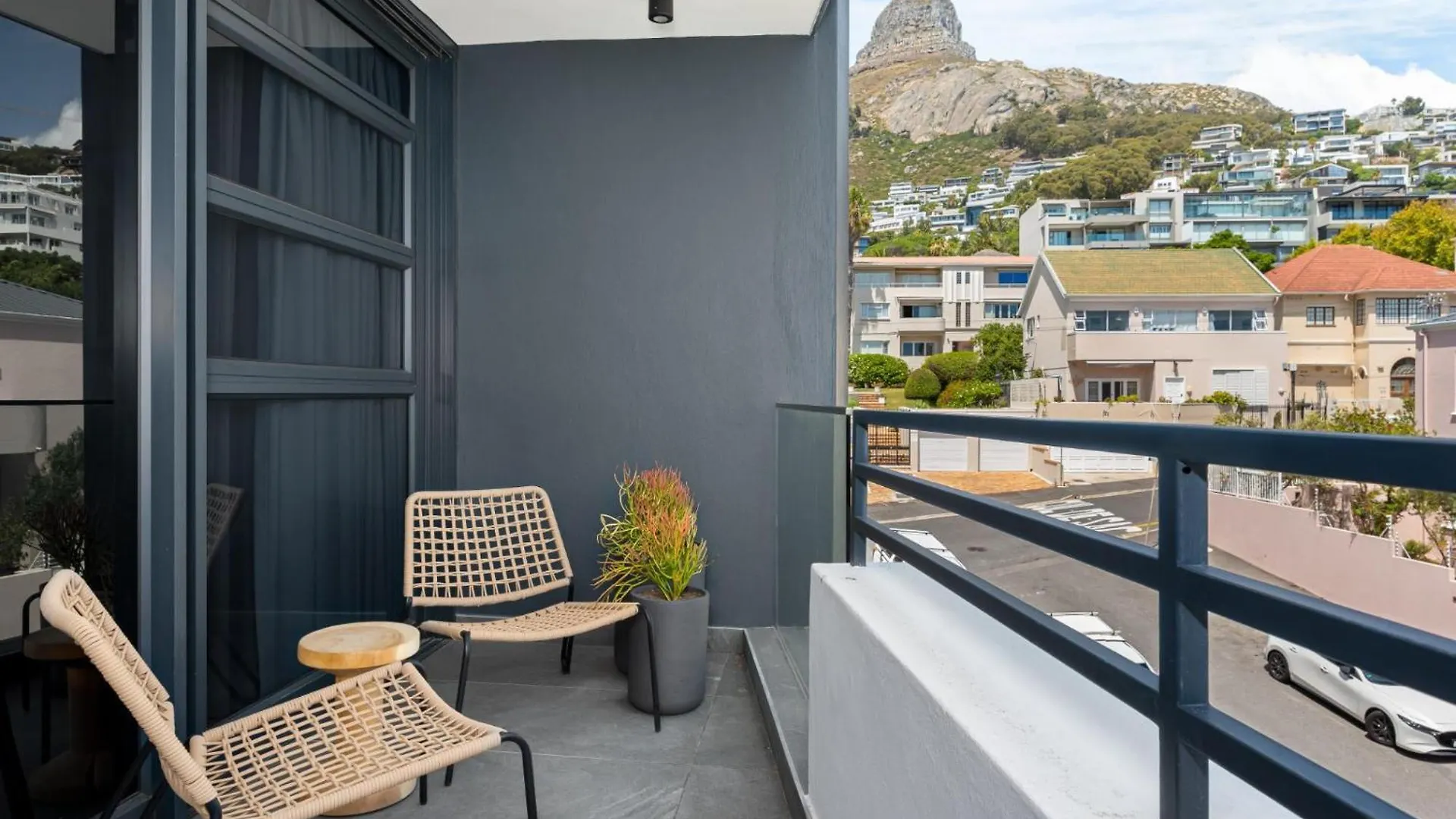 Modern Studio W Views In Cape Town Bantry Condo