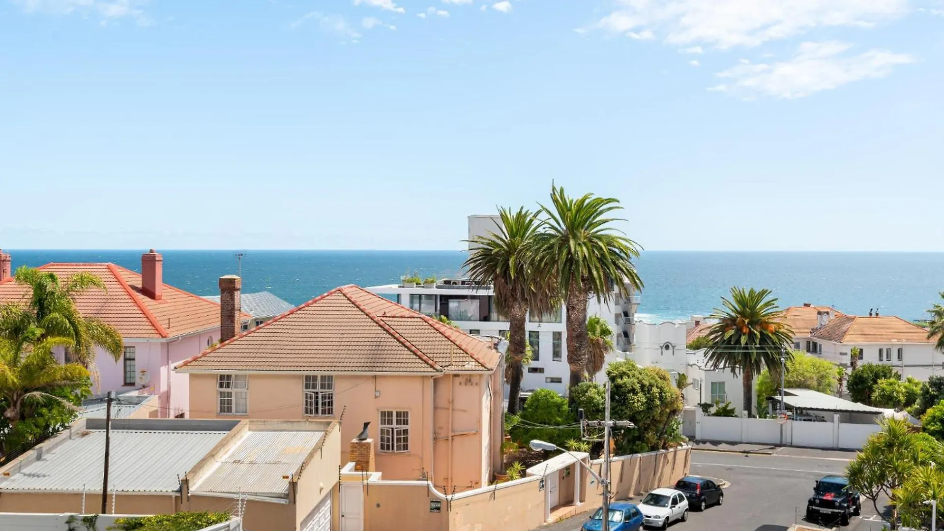 Modern Studio W Views In Cape Town Bantry Condo