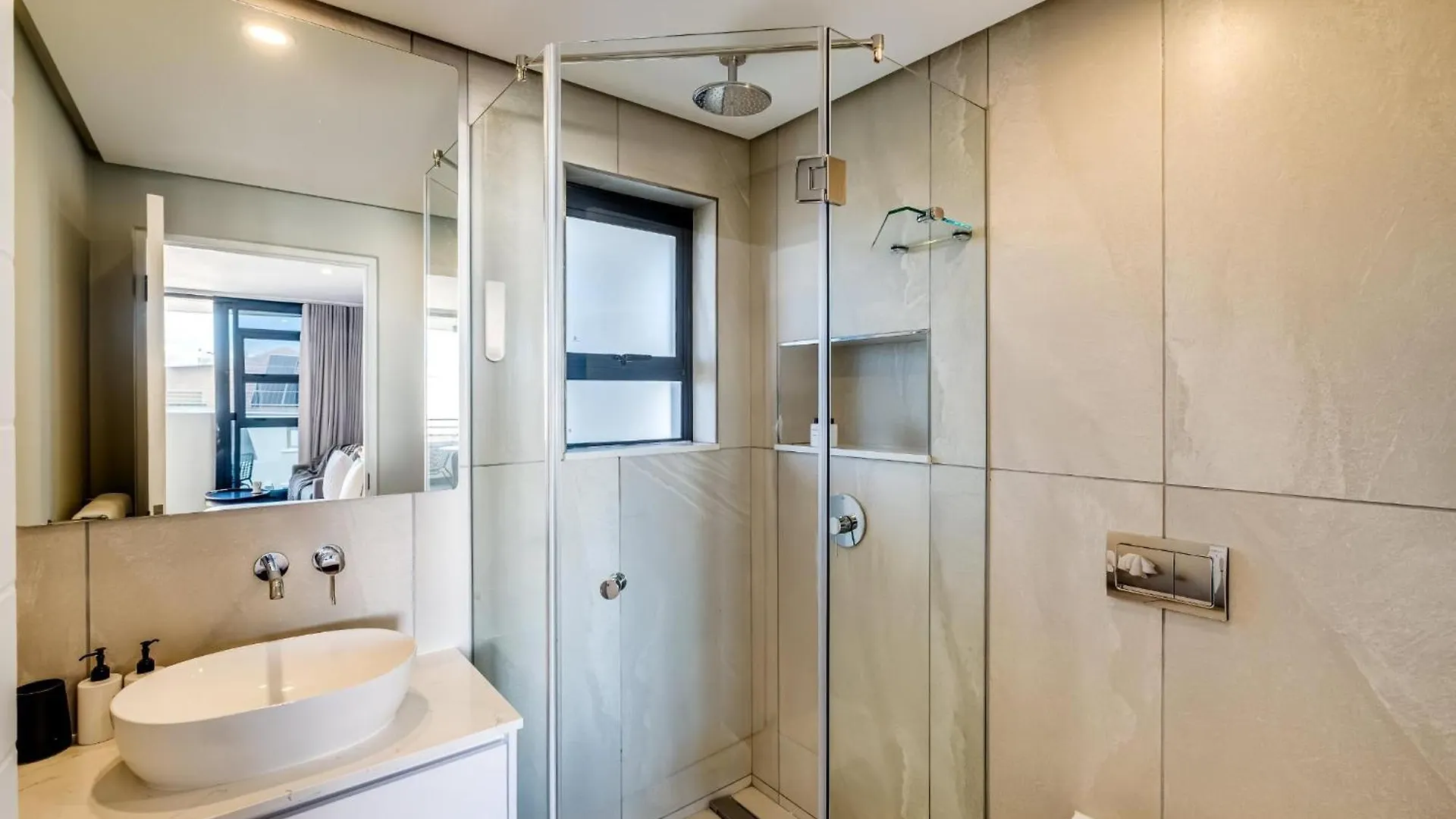 Apartment Modern Studio W Views In Cape Town Bantry Condo